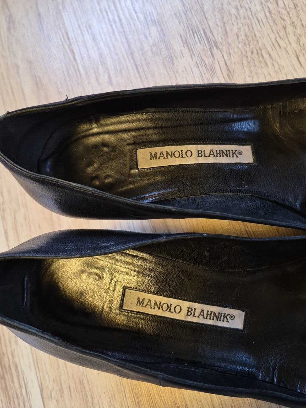 Manolo Blahnik Black Pointed Leather Pumps - Picture 7 of 11